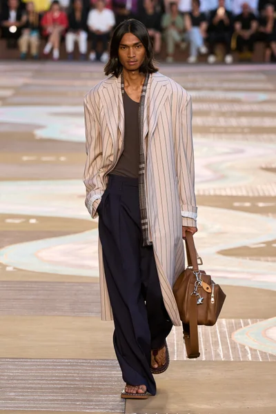 Look 75